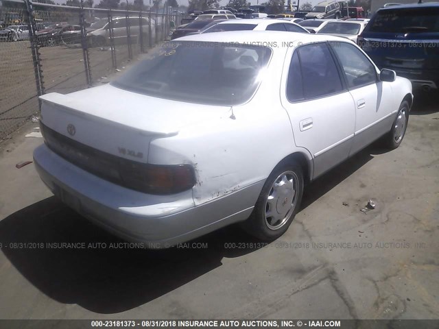 JT2GK13E3R0067154 - 1994 TOYOTA CAMRY XLE WHITE photo 4