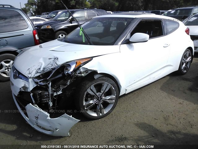 KMHTC6AD8DU149453 - 2013 HYUNDAI VELOSTER WHITE photo 2