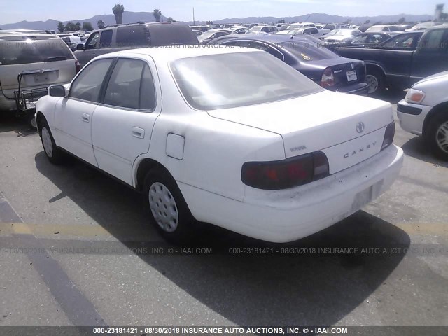 JT2BG12K3T0361079 - 1996 TOYOTA CAMRY DX/LE/XLE WHITE photo 3