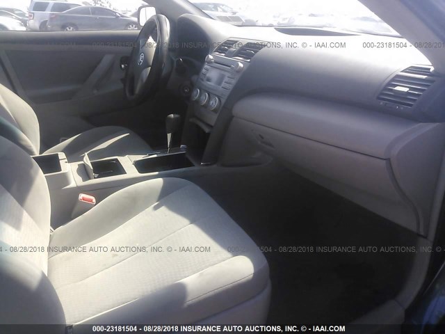 4T1BF3EK5BU220325 - 2011 TOYOTA CAMRY SE/LE/XLE GRAY photo 5