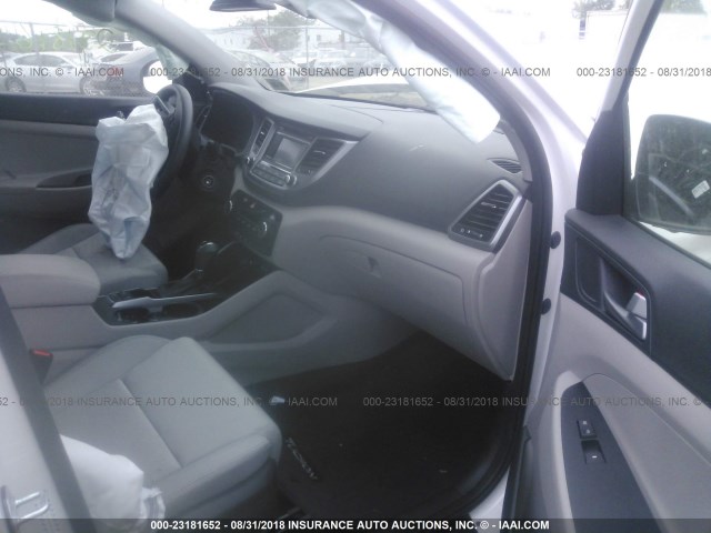 KM8J3CA45HU484309 - 2017 HYUNDAI TUCSON LIMITED/SPORT AND ECO/SE WHITE photo 5