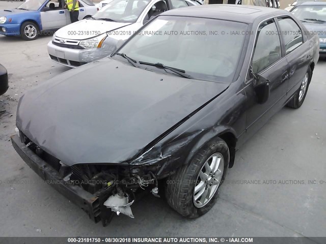 4T1BF28K3YU935148 - 2000 TOYOTA CAMRY LE/XLE GRAY photo 2