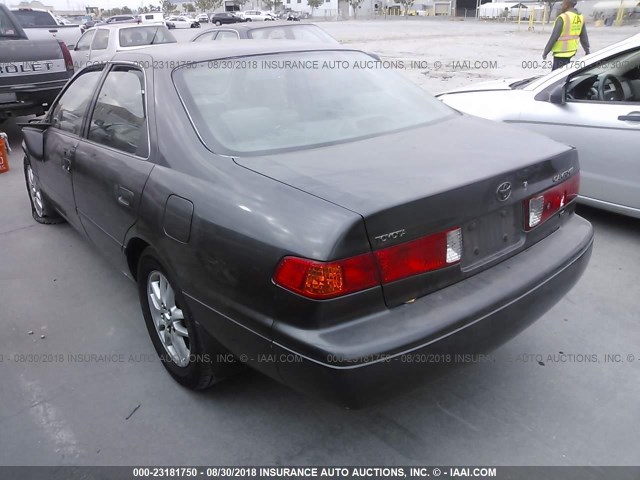 4T1BF28K3YU935148 - 2000 TOYOTA CAMRY LE/XLE GRAY photo 3