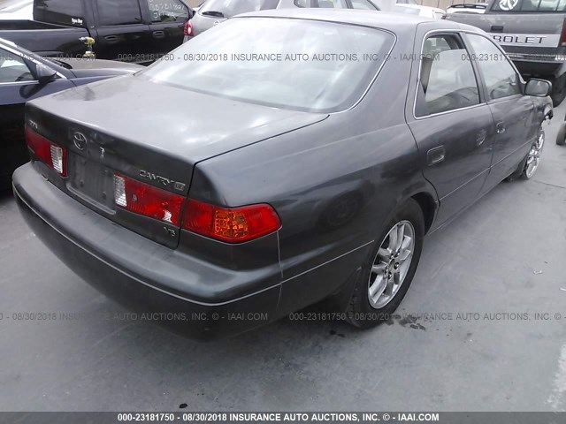 4T1BF28K3YU935148 - 2000 TOYOTA CAMRY LE/XLE GRAY photo 4