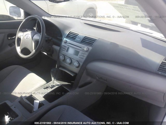 4T1BF3EK6BU753896 - 2011 TOYOTA CAMRY SE/LE/XLE 白色 照片 5