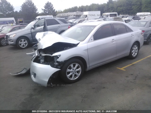 4T1BF3EK2AU008478 - 2010 TOYOTA CAMRY SE/LE/XLE ვერცხლისფერი ფოტო 2