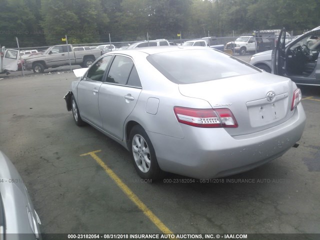4T1BF3EK2AU008478 - 2010 TOYOTA CAMRY SE/LE/XLE ვერცხლისფერი ფოტო 3
