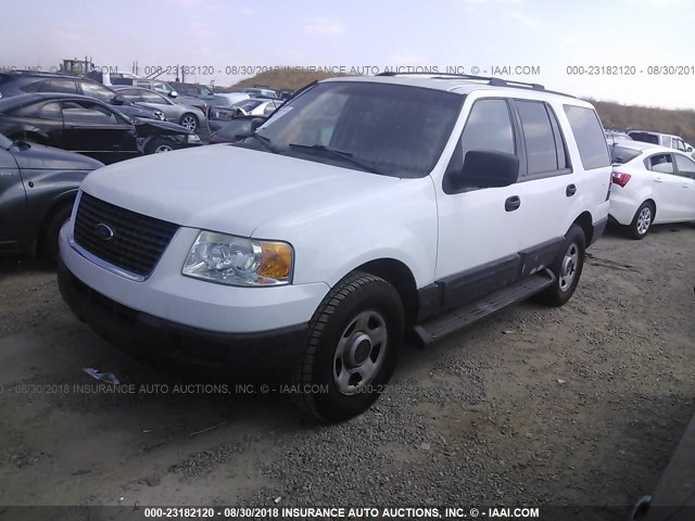 1FMRU13W74LA76073 - 2004 FORD EXPEDITION XLS WHITE photo 2