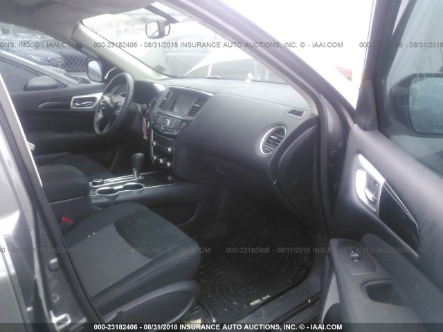 5N1DR2MM7HC684082 - 2017 NISSAN PATHFINDER S/SV/SL/PLATINUM GRAY photo 5