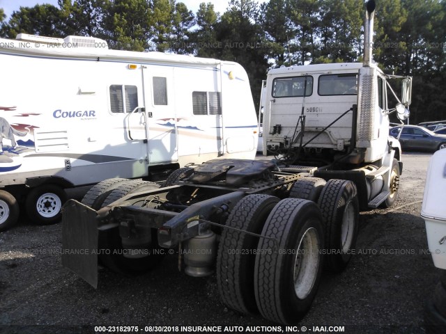 1FUYTMDB5YHF31894 - 2000 FREIGHTLINER MEDIUM CONVENTION FL112 WHITE photo 4