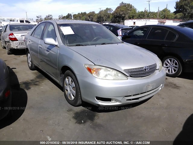 JTDBE32K820097879 - 2002 TOYOTA CAMRY LE/XLE/SE 银色 照片 1