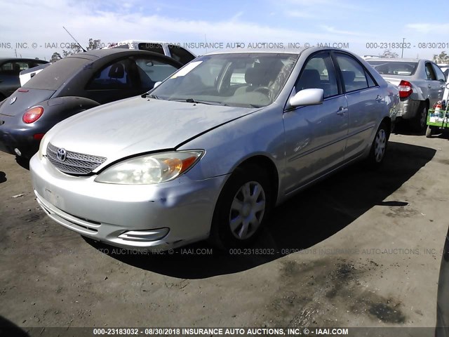 JTDBE32K820097879 - 2002 TOYOTA CAMRY LE/XLE/SE 银色 照片 2