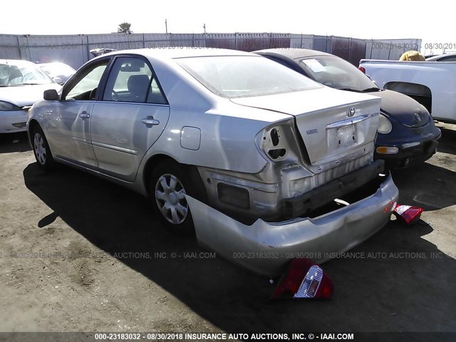 JTDBE32K820097879 - 2002 TOYOTA CAMRY LE/XLE/SE 银色 照片 3