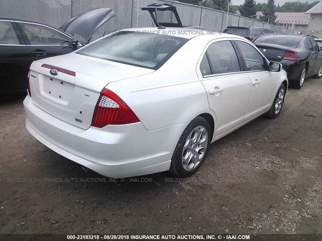 3FAHP0HG2AR123581 - 2010 FORD FUSION SE WHITE photo 4