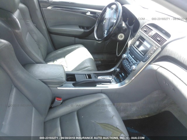 19UUA662X5A010693 - 2005 ACURA TL SILVER photo 5