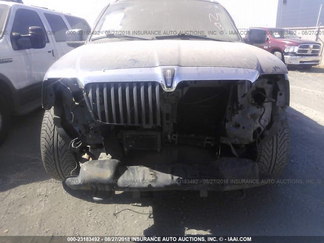 5LMFU28R04LJ19127 - 2004 LINCOLN NAVIGATOR 蓝色 照片 6