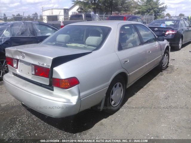 4T1BG22K8YU675366 - 2000 TOYOTA CAMRY CE/LE/XLE 银色 照片 4