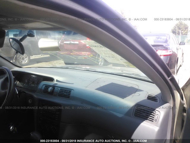 4T1BG22K8YU675366 - 2000 TOYOTA CAMRY CE/LE/XLE 银色 照片 5