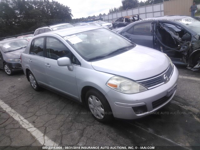 3N1BC11E58L444279 - 2008 NISSAN VERSA S/SL SILVER photo 1