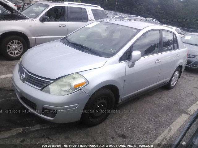 3N1BC11E58L444279 - 2008 NISSAN VERSA S/SL SILVER photo 2