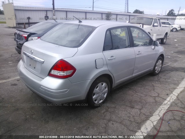 3N1BC11E58L444279 - 2008 NISSAN VERSA S/SL SILVER photo 4