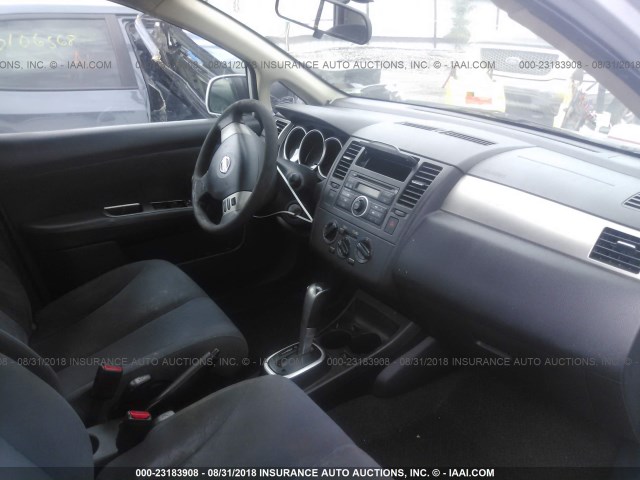 3N1BC11E58L444279 - 2008 NISSAN VERSA S/SL SILVER photo 5