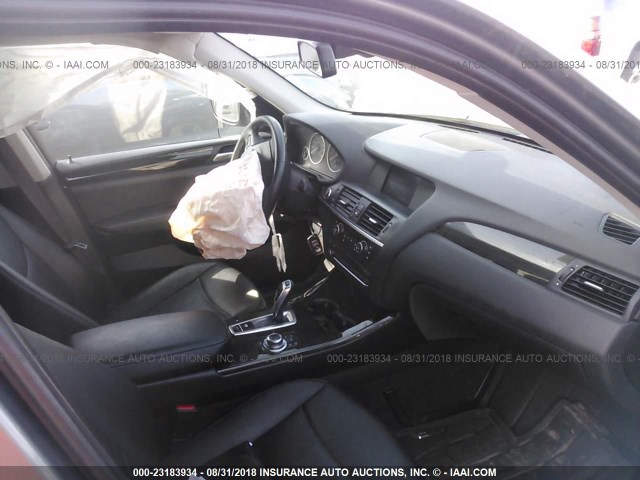 5UXWX5C5XBL714664 - 2011 BMW X3 XDRIVE28I Մոխրագույն լուսանկար 5