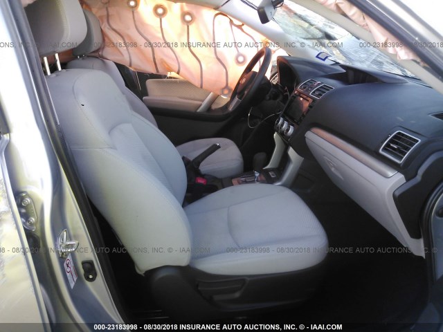 JF2SJAEC4JH561045 - 2018 SUBARU FORESTER 2.5I PREMIUM SILVER photo 5