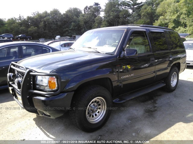 1GYEK13R9YR112796 - 2000 CADILLAC ESCALADE BLACK photo 2