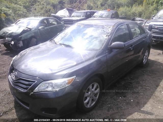 4T4BF3EK6BR180813 - 2011 TOYOTA CAMRY SE/LE/XLE 灰色 照片 2