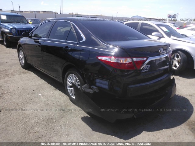 4T1BF1FK1HU382058 - 2017 TOYOTA CAMRY LE/XLE/SE/XSE BLACK photo 3