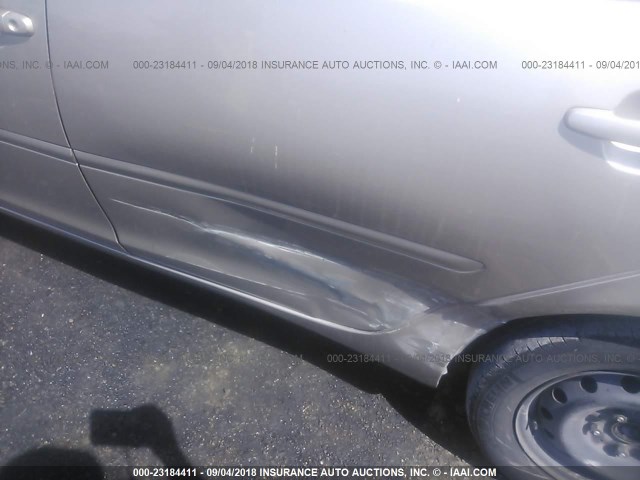 4T1BE32K14U296313 - 2004 TOYOTA CAMRY LE/XLE/SE 金色 照片 6