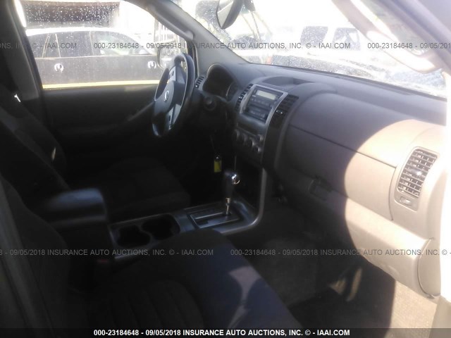 5N1AR18W25C733645 - 2005 NISSAN PATHFINDER LE/SE/XE 金色 照片 5