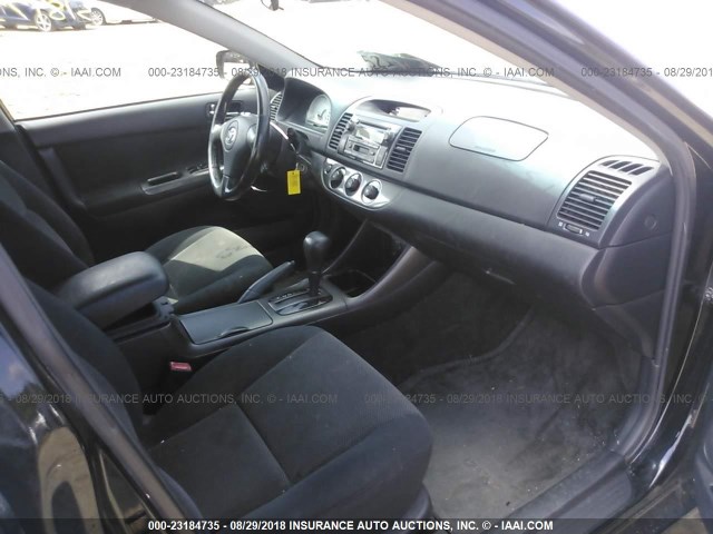 4T1BE32K52U117011 - 2002 TOYOTA CAMRY LE/XLE/SE Qara foto 5