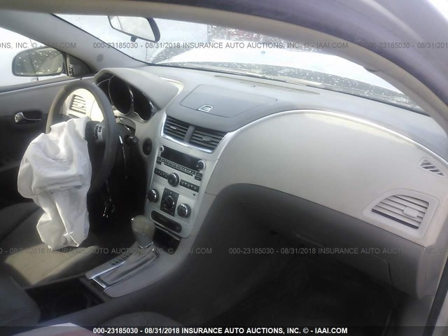 1G1ZH57B39F166696 - 2009 CHEVROLET MALIBU 1LT SILVER photo 5