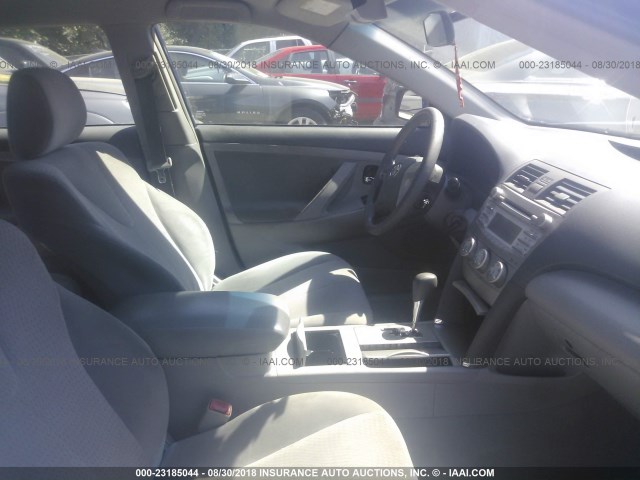 4T1BF3EK6BU751081 - 2011 TOYOTA CAMRY SE/LE/XLE ლურჯი ფოტო 5