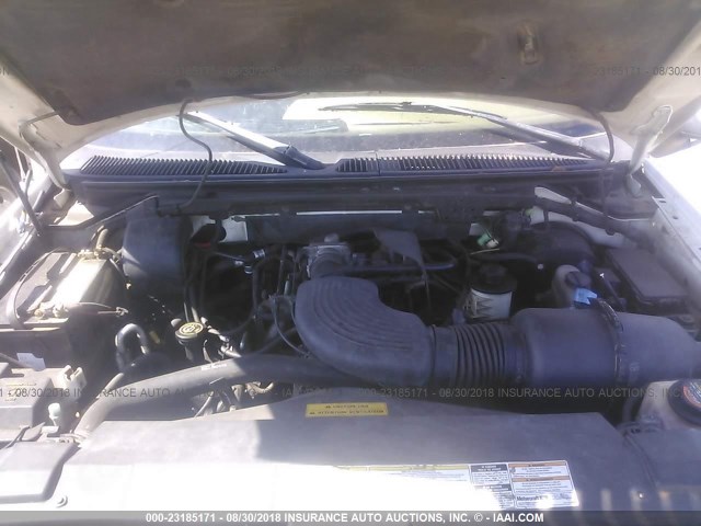 5LMRU27L6XLJ10060 - 1999 LINCOLN NAVIGATOR Ақ фото 10