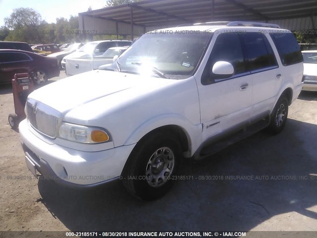 5LMRU27L6XLJ10060 - 1999 LINCOLN NAVIGATOR Ақ фото 2