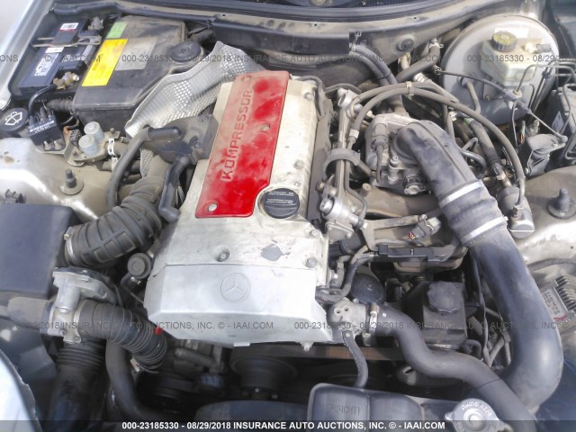 WDBKK47F6WF043069 - 1998 MERCEDES-BENZ SLK 230 KOMPRESSOR SILVER photo 10