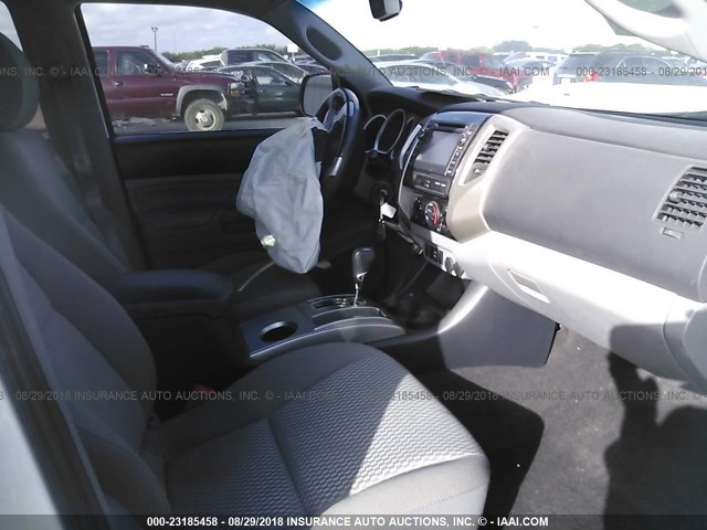 5TFJU4GN4DX039835 - 2013 TOYOTA TACOMA DOUBLE CAB PRERUNNER WHITE photo 5