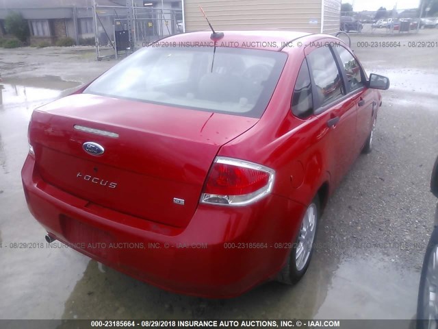 1FAHP35N98W117188 - 2008 FORD FOCUS SE/SEL/SES RED photo 4