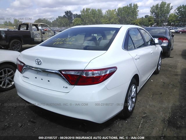 4T4BF1FK1FR497391 - 2015 TOYOTA CAMRY LE/XLE/SE/XSE WHITE photo 4