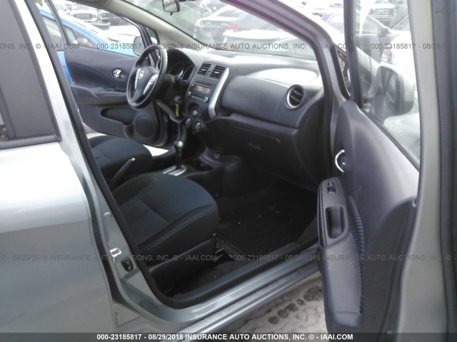 3N1CE2CP0EL419725 - 2014 NISSAN VERSA NOTE S/S PLUS/SV/SL GRAY photo 5