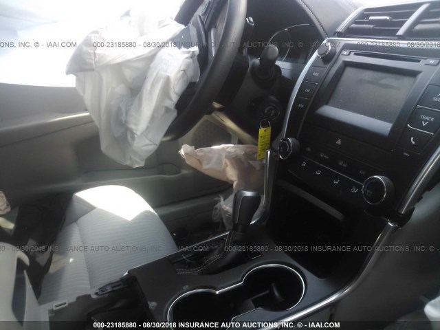 4T4BF1FKXGR580707 - 2016 TOYOTA CAMRY LE/XLE/SE/XSE 黑色 照片 5