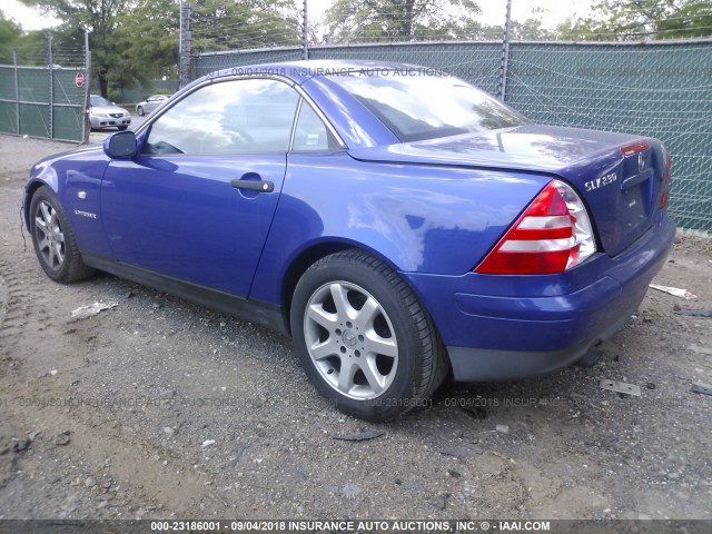 WDBKK47F3WF029775 - 1998 MERCEDES-BENZ SLK 230 KOMPRESSOR BLUE photo 3