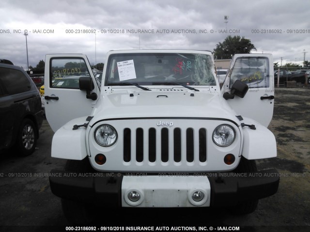 1C4HJWEG8DL577890 - 2013 JEEP WRANGLER UNLIMITE SAHARA WHITE photo 6