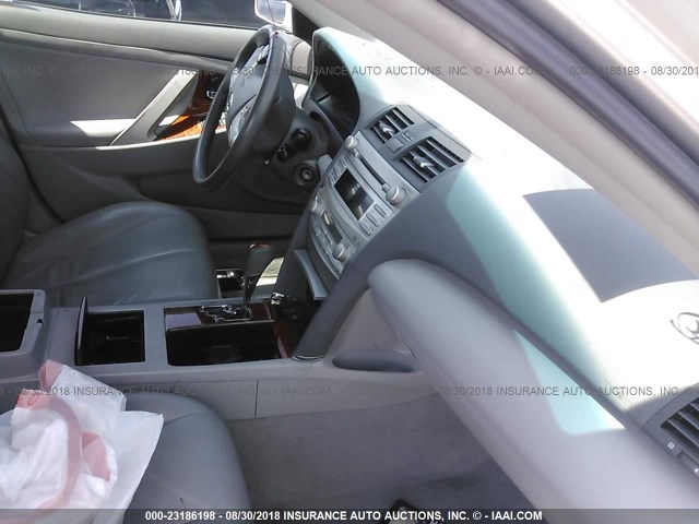 4T4BF3EK1AR075854 - 2010 TOYOTA CAMRY SE/LE/XLE 银色 照片 5