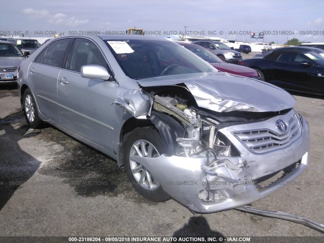 4T1BK3EKXBU125626 - 2011 TOYOTA CAMRY SE/LE/XLE ვერცხლისფერი ფოტო 1