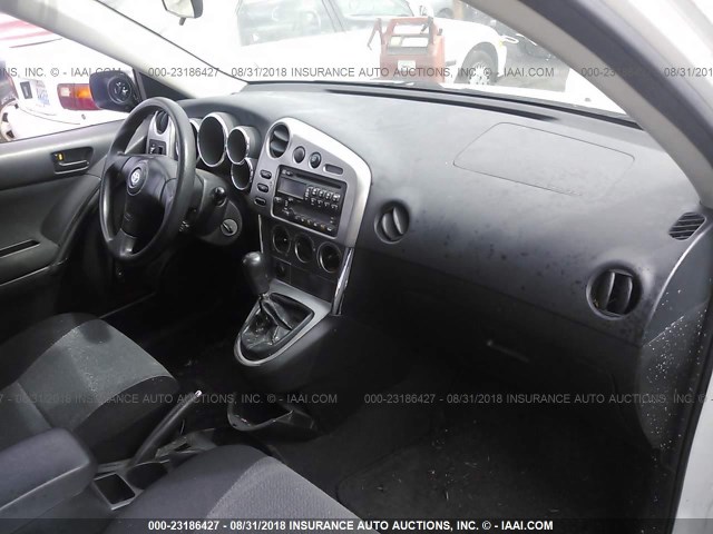 2T1KR32E74C261453 - 2004 TOYOTA COROLLA MATRIX XR WHITE photo 5