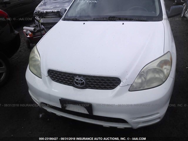 2T1KR32E74C261453 - 2004 TOYOTA COROLLA MATRIX XR WHITE photo 6